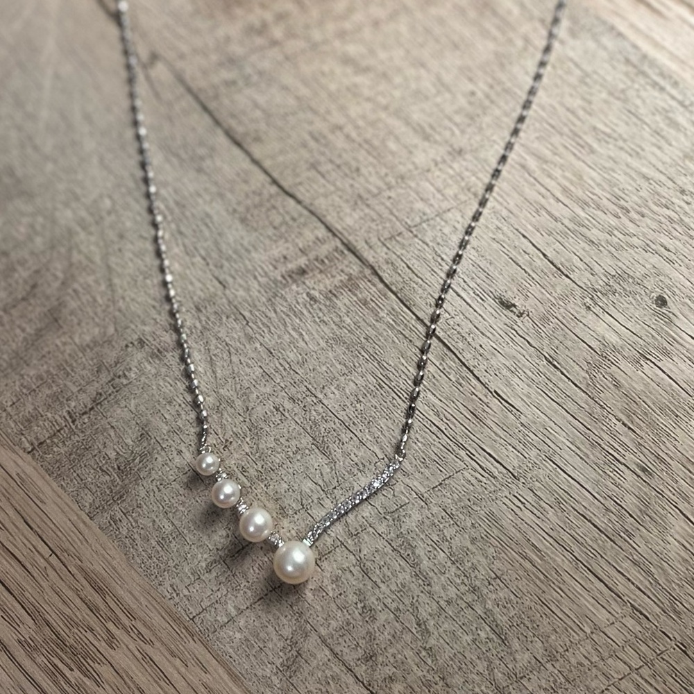 🩶🤍Stunning Antique Vibes Sterling Silver Necklace with Pearl Detail.